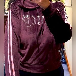 Juicy Couture 90's Y2K Purple Velour Rhinestone
Logo Cropped Hoodie Sz M